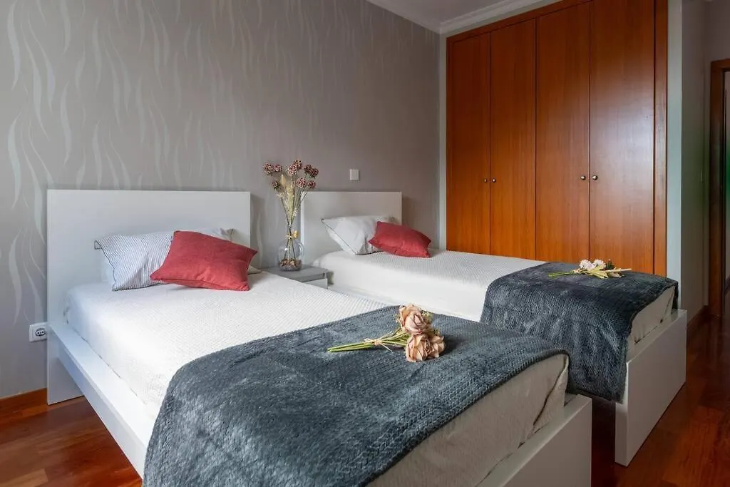 카니코 Comfy & Joyful Oceanview Retreat 아파트 0*,  포르투갈