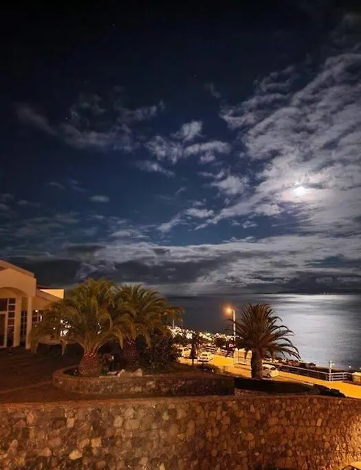 카니코 Comfy & Joyful Oceanview Retreat 아파트 0*,  포르투갈